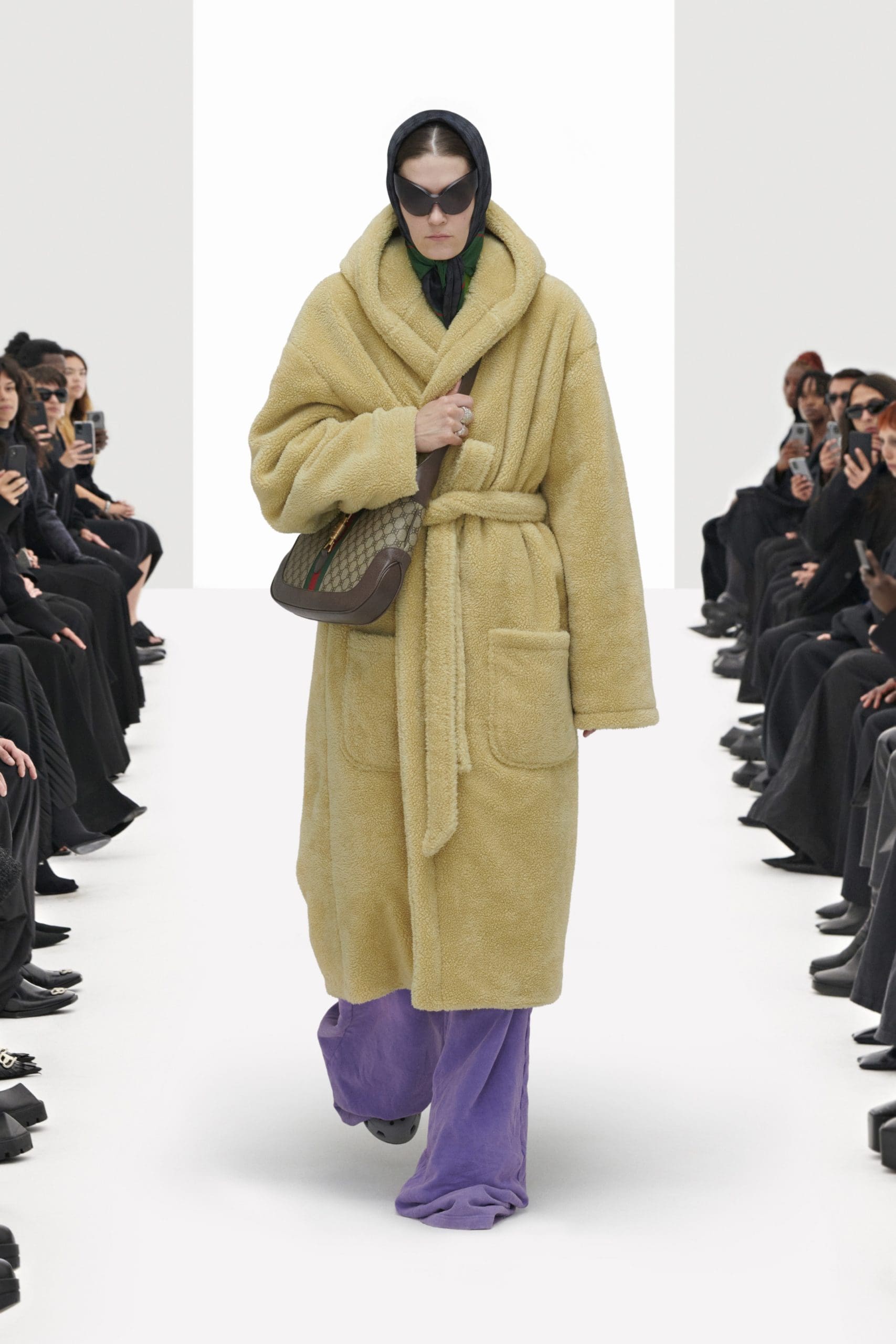Balenciaga Klone Frühling Sommer 2022 von RUNWAY MAGAZIN