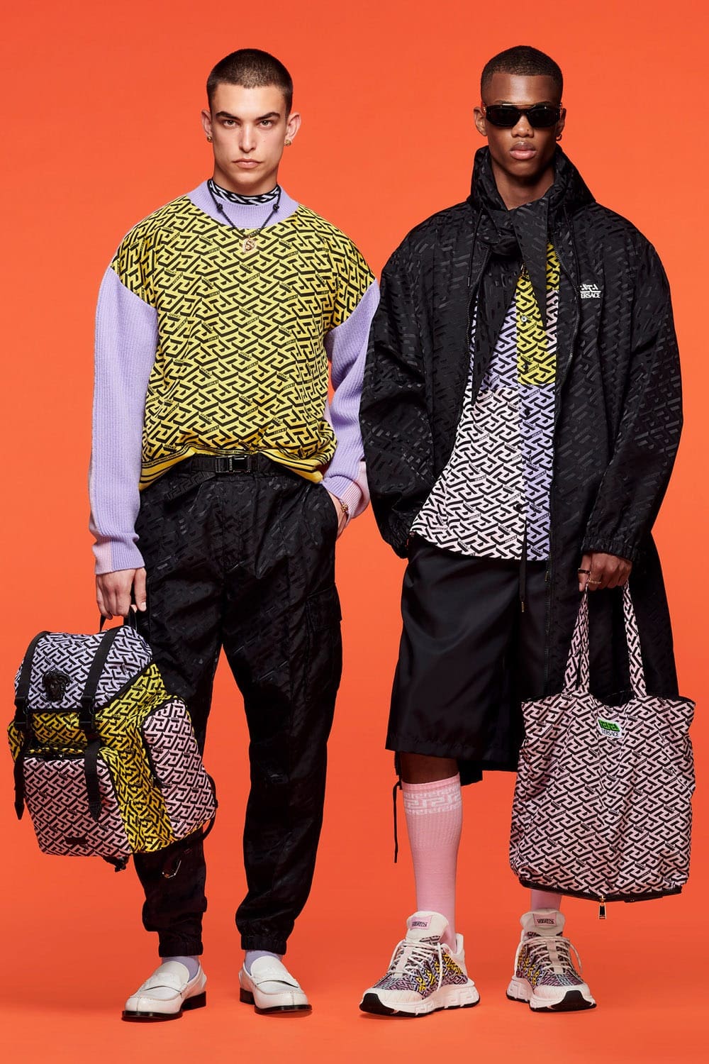 Versace Cruise 2022 Resort por RUNWAY REVISTA