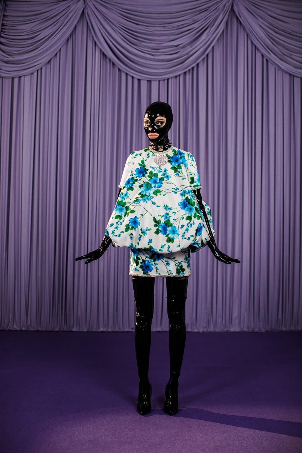 Richard Quinn Automne Hiver 2021-2022 par RUNWAY MAGAZINE
