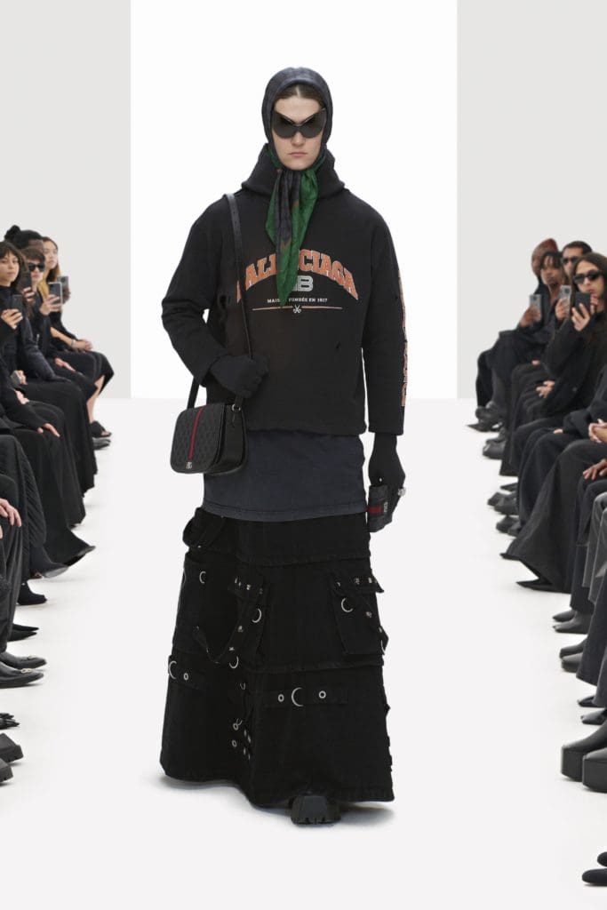 Cloni Balenciaga Primavera Estate 2022 di RUNWAY MAGAZINE