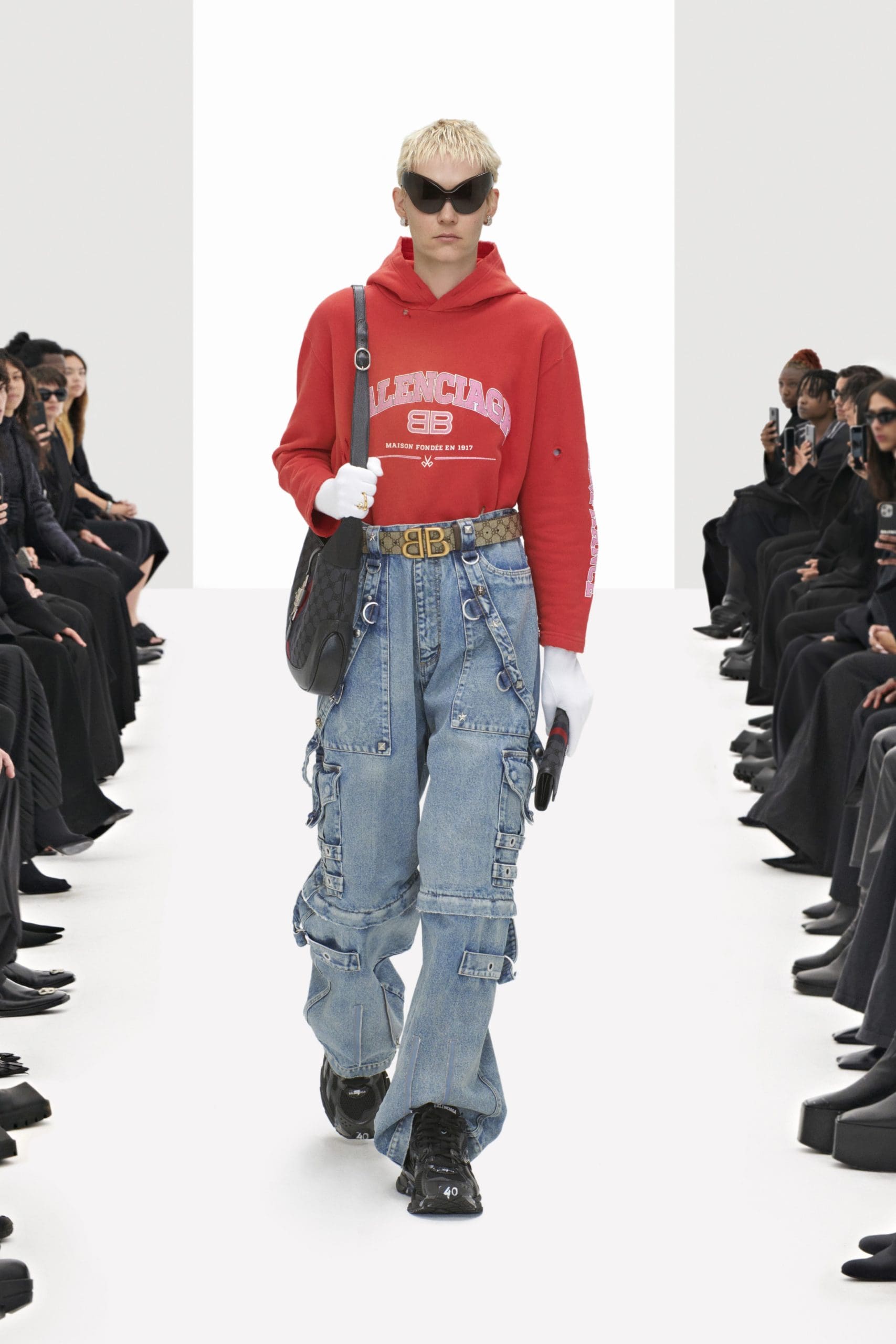 Balenciaga Klone Frühling Sommer 2022 von RUNWAY MAGAZIN