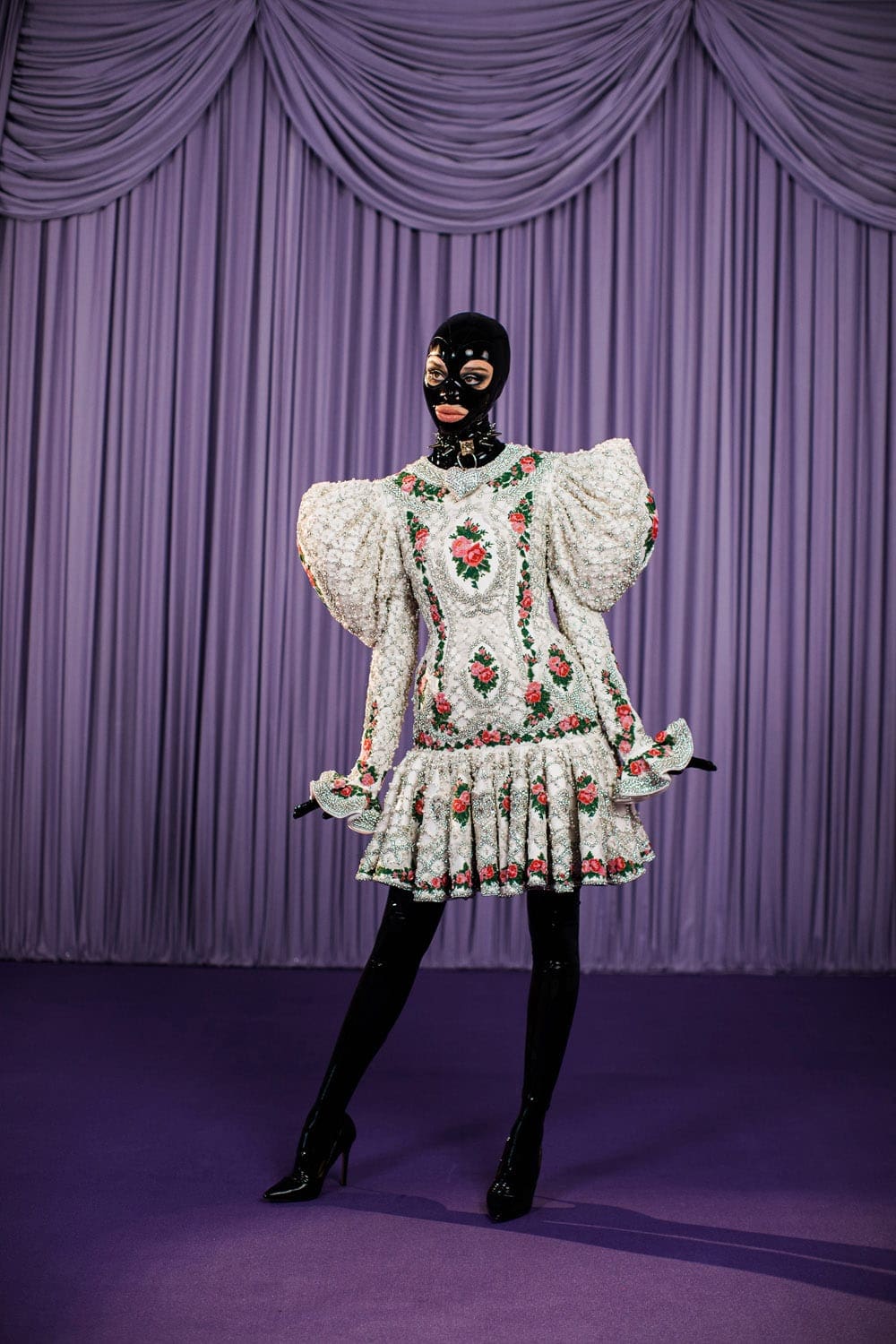 Richard Quinn Automne Hiver 2021-2022 par RUNWAY MAGAZINE