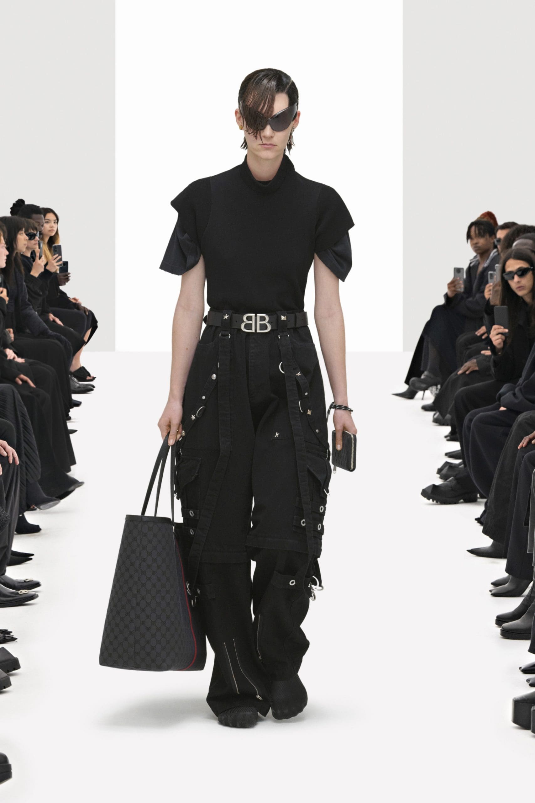 Balenciaga Klone Frühling Sommer 2022 von RUNWAY MAGAZIN