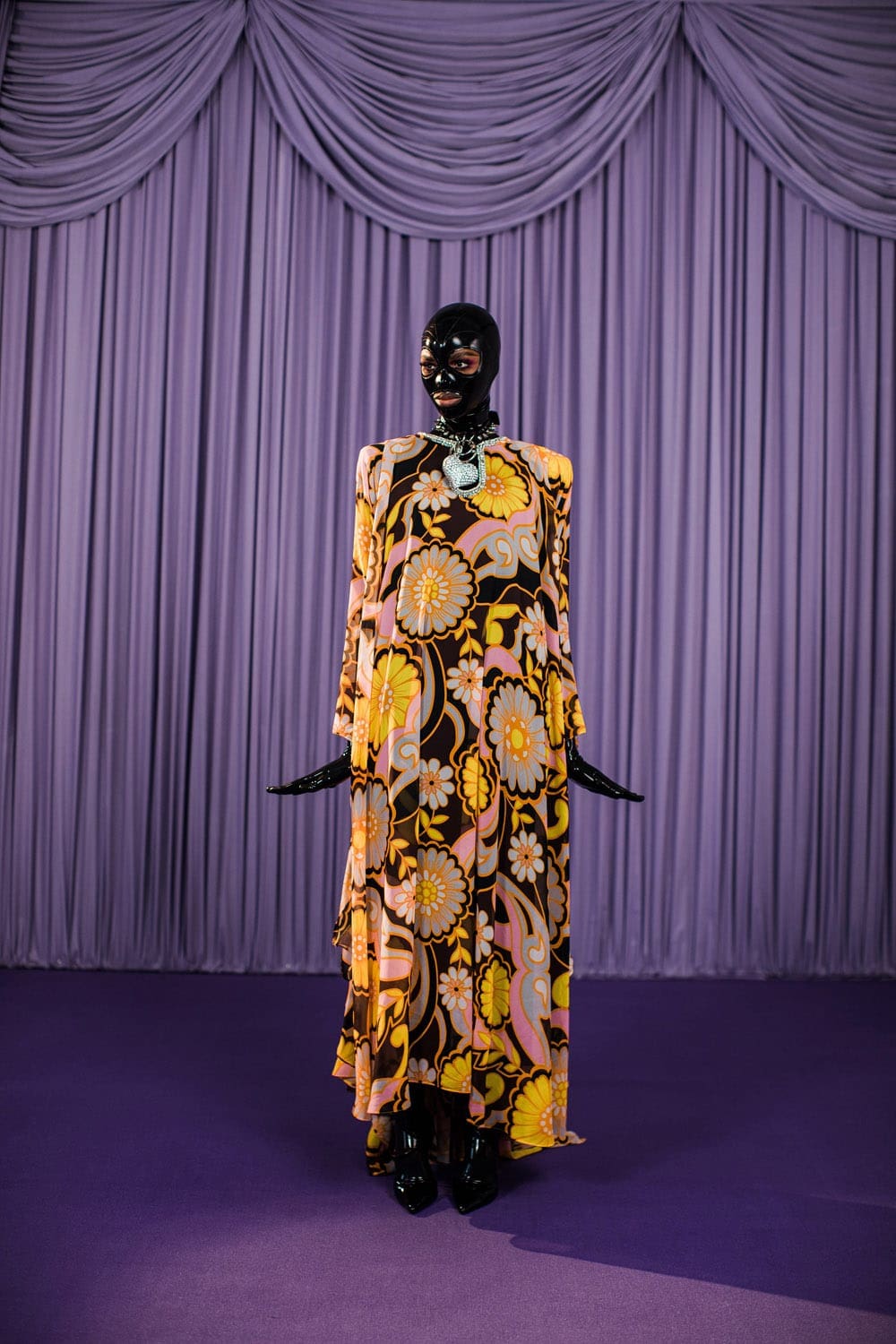 Richard Quinn Automne Hiver 2021-2022 par RUNWAY MAGAZINE