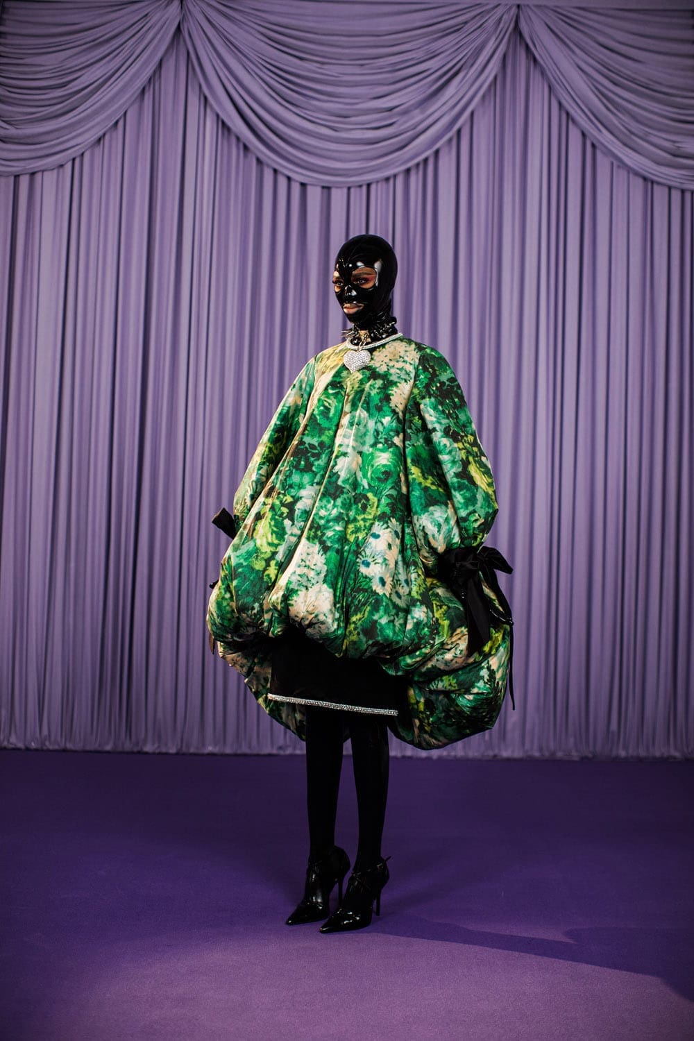 Richard Quinn Automne Hiver 2021-2022 par RUNWAY MAGAZINE