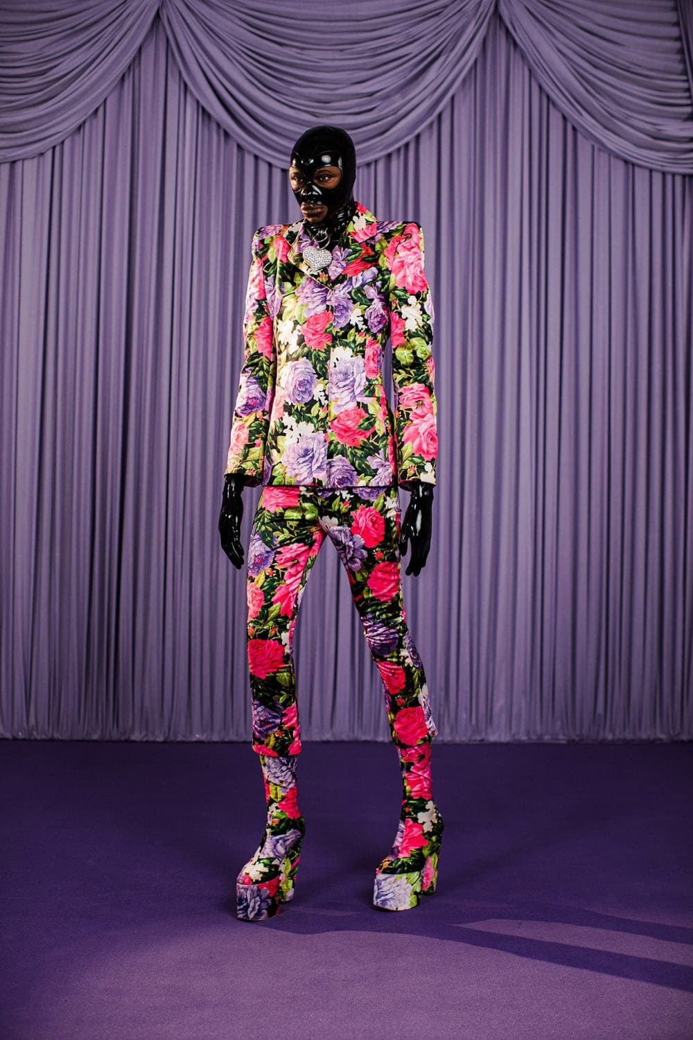 Richard Quinn Automne Hiver 2021-2022 par RUNWAY MAGAZINE