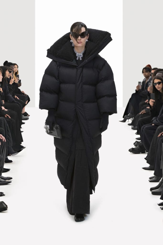 Cloni Balenciaga Primavera Estate 2022 di RUNWAY MAGAZINE