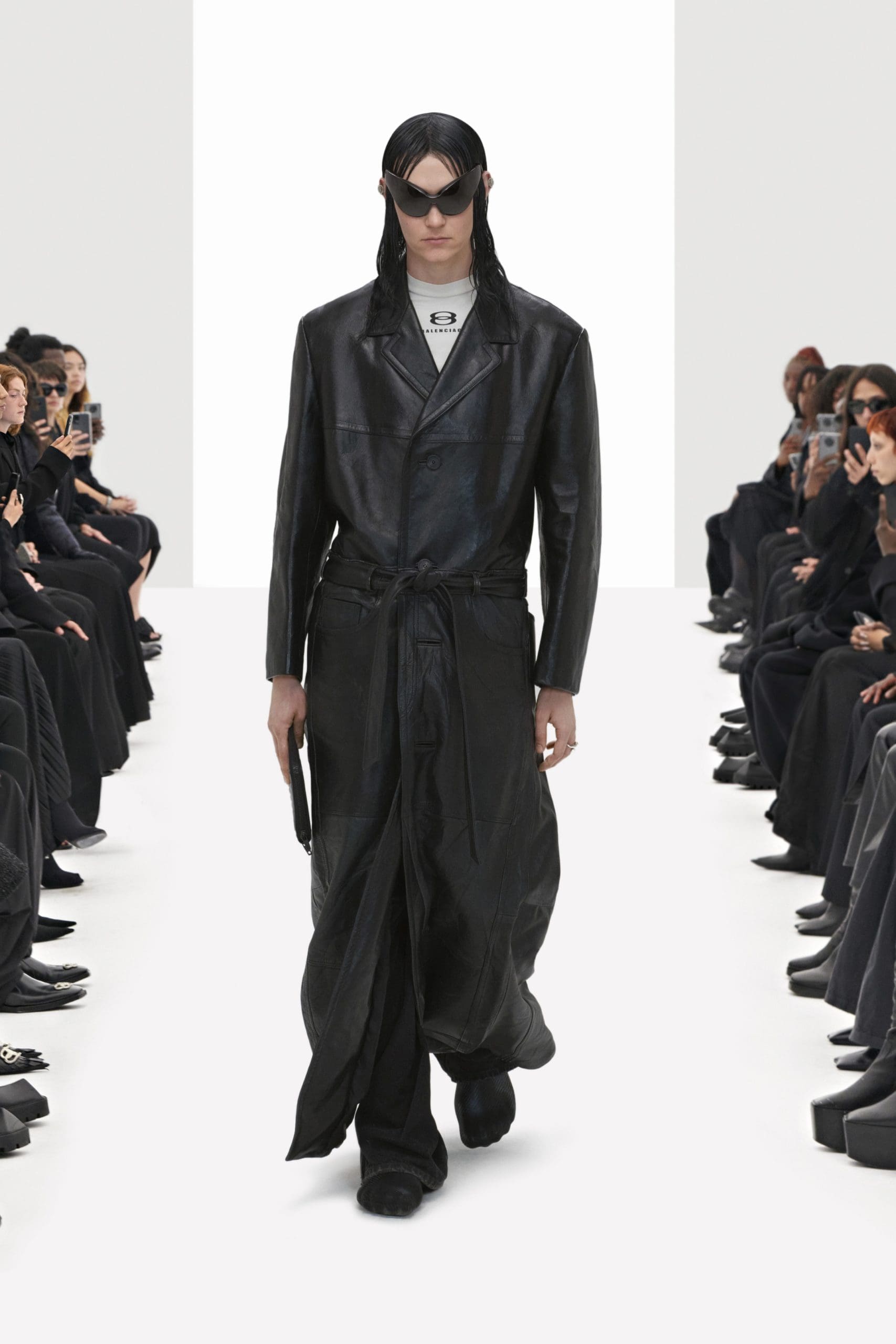 Balenciaga Klone Frühling Sommer 2022 von RUNWAY MAGAZIN