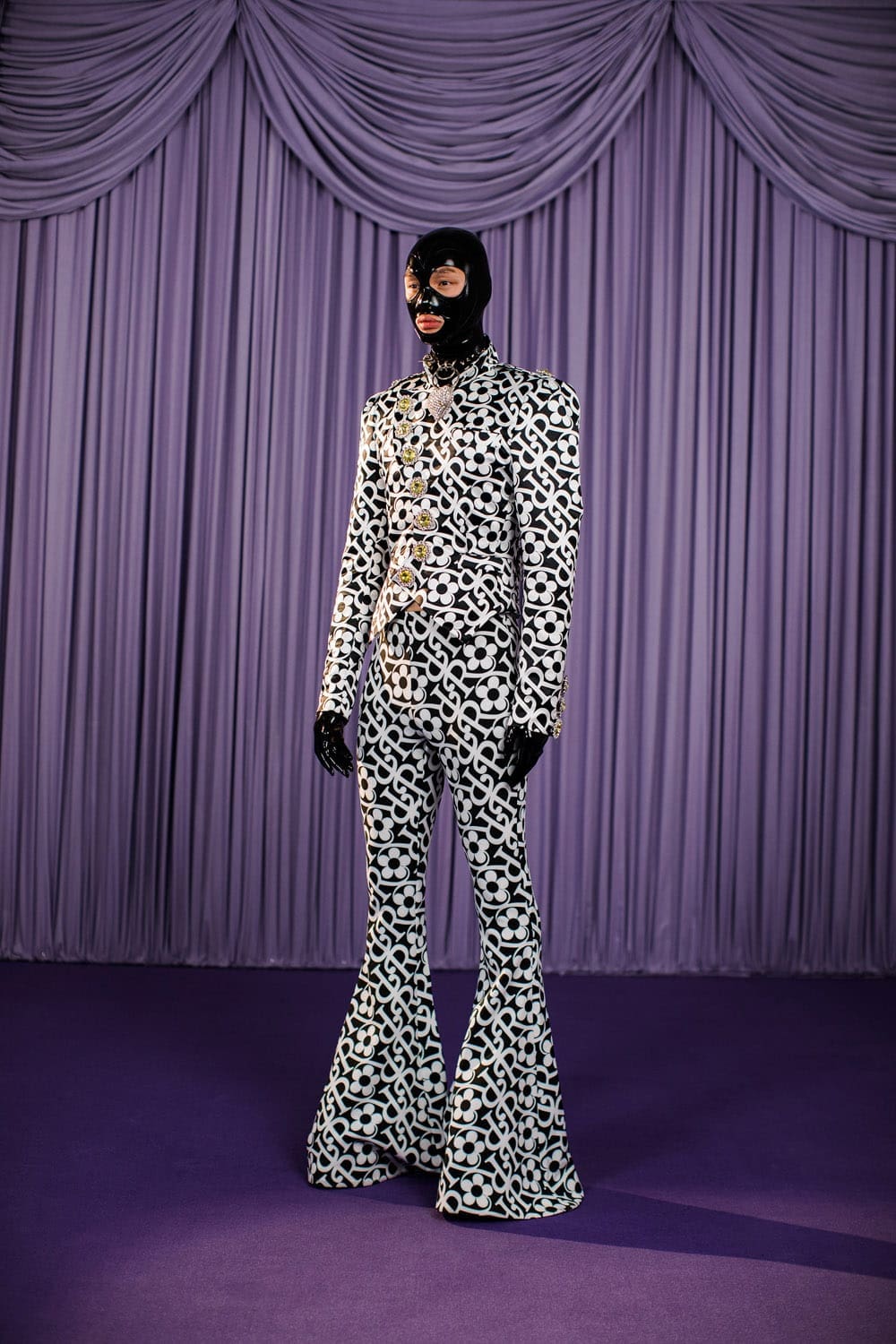 Richard Quinn Automne Hiver 2021-2022 par RUNWAY MAGAZINE