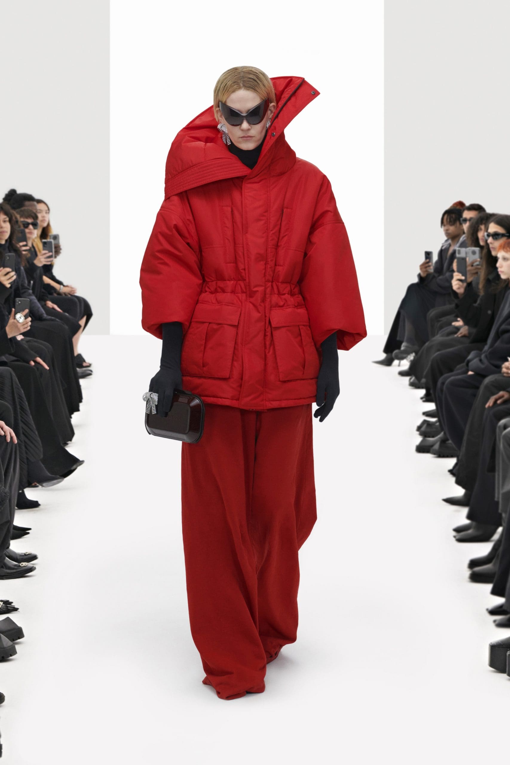 Balenciaga Klone Frühling Sommer 2022 von RUNWAY MAGAZIN