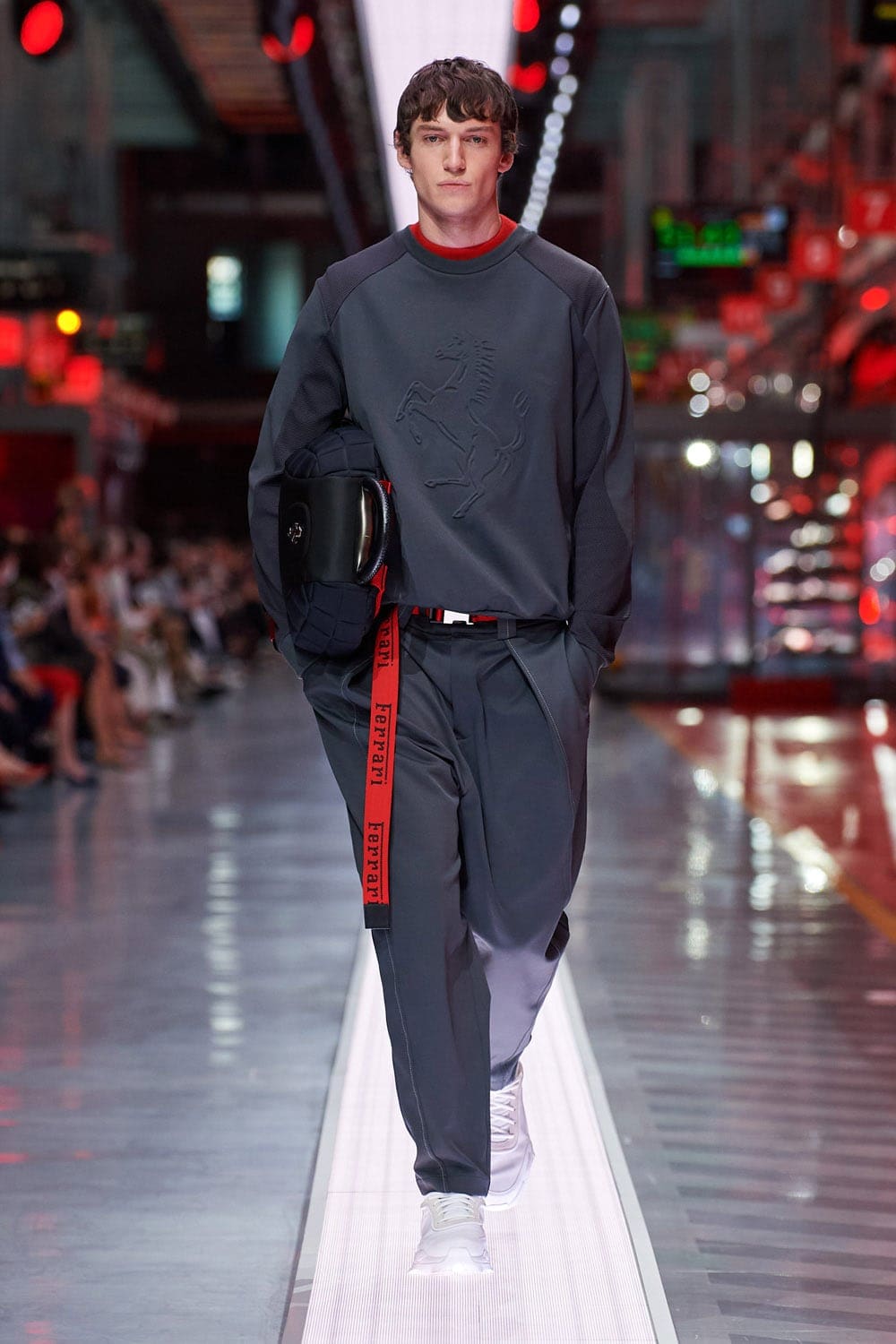 Ferrari First Fashion Show Primavera Verano 2022 por RUNWAY REVISTA