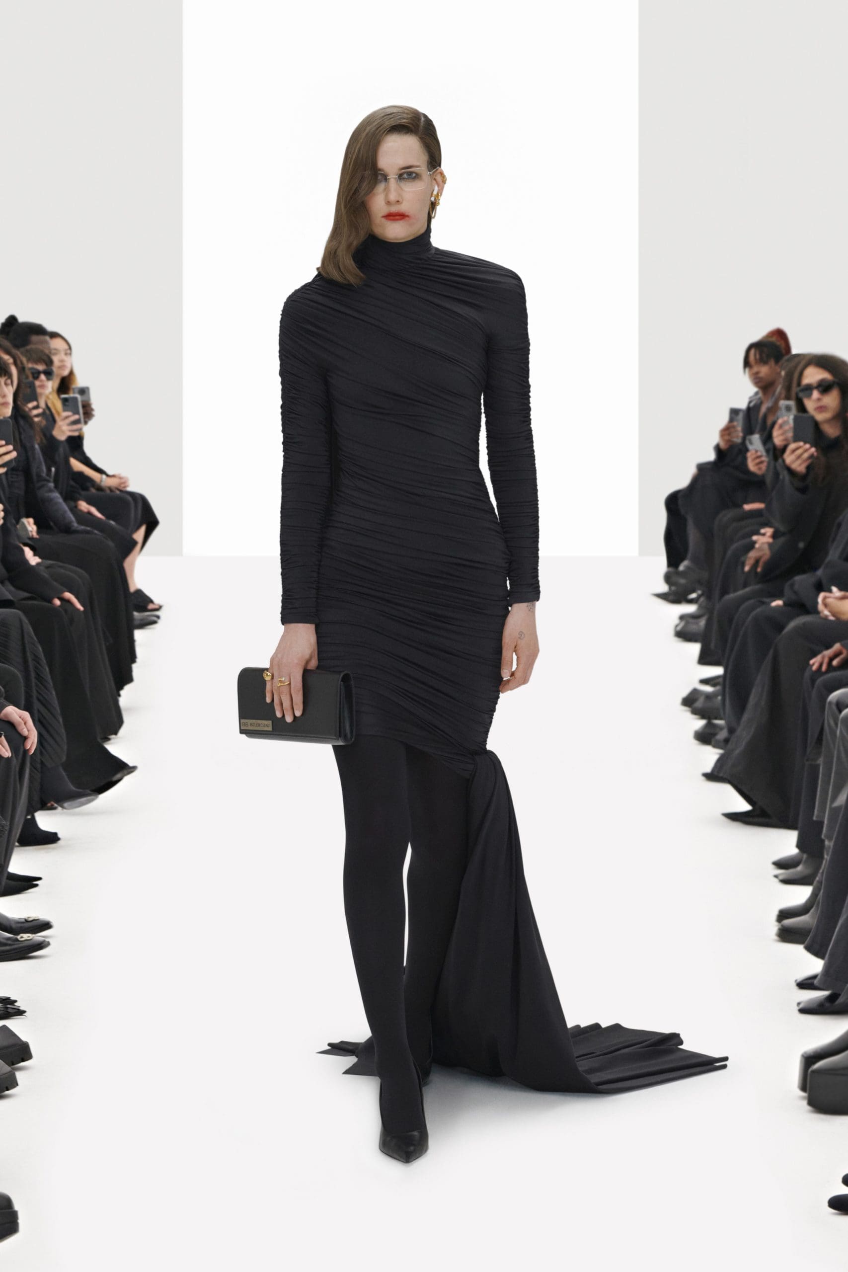 Balenciaga Klone Frühling Sommer 2022 von RUNWAY MAGAZIN