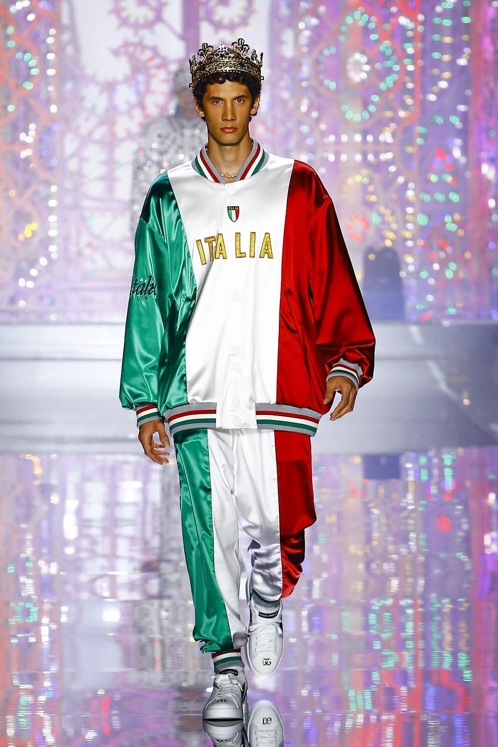 Dolce Gabbana Uomo Primavera Estate 2022 Light Therapy by RUNWAY MAGAZINE