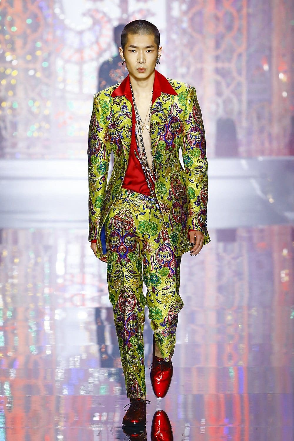 Dolce Gabbana Uomo Primavera Estate 2022 Light Therapy by RUNWAY MAGAZINE