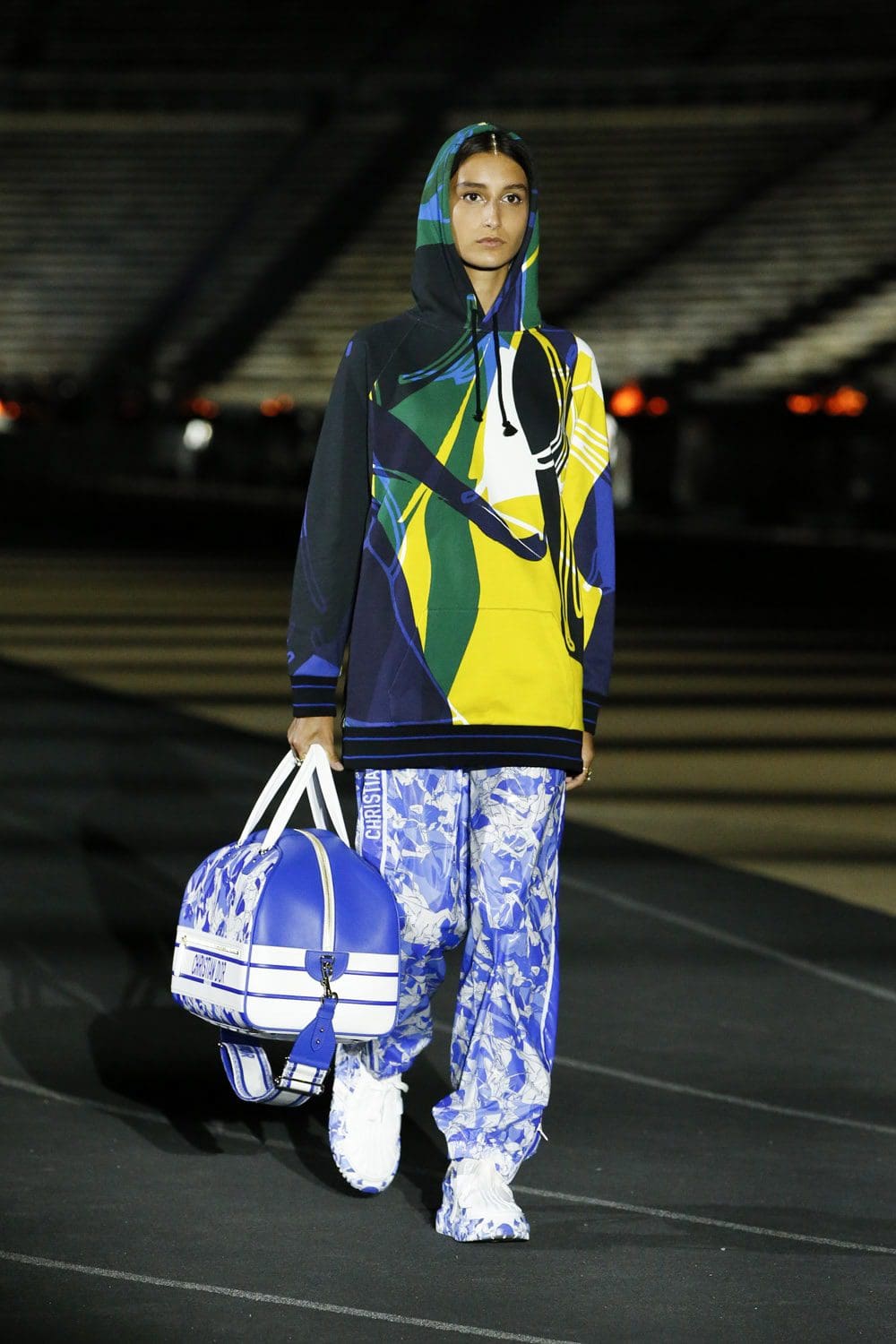 Dior Cruise 2022 Resort por RUNWAY MAGAZINE