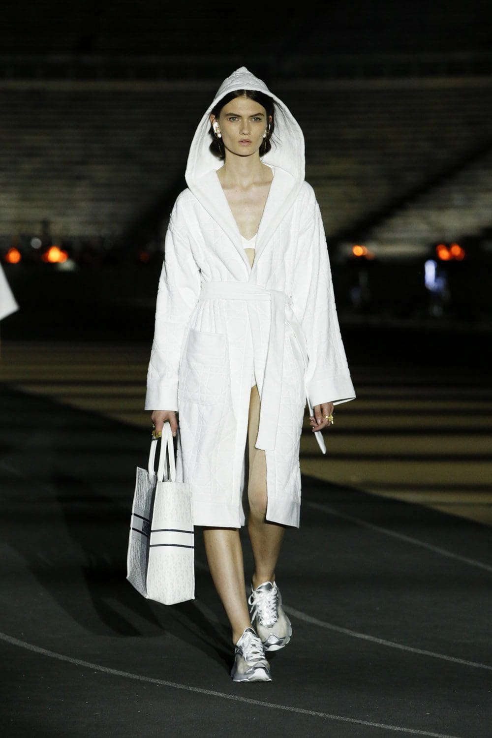 Dior Cruise 2022 Resort por RUNWAY MAGAZINE