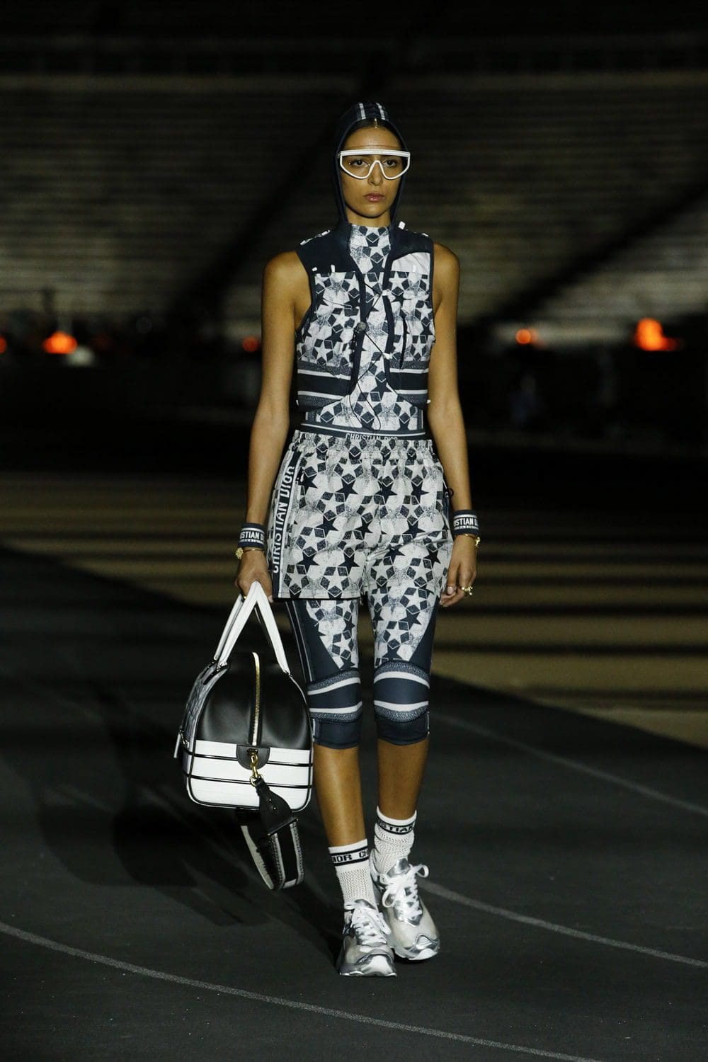 Dior Cruise 2022 Resort por RUNWAY MAGAZINE