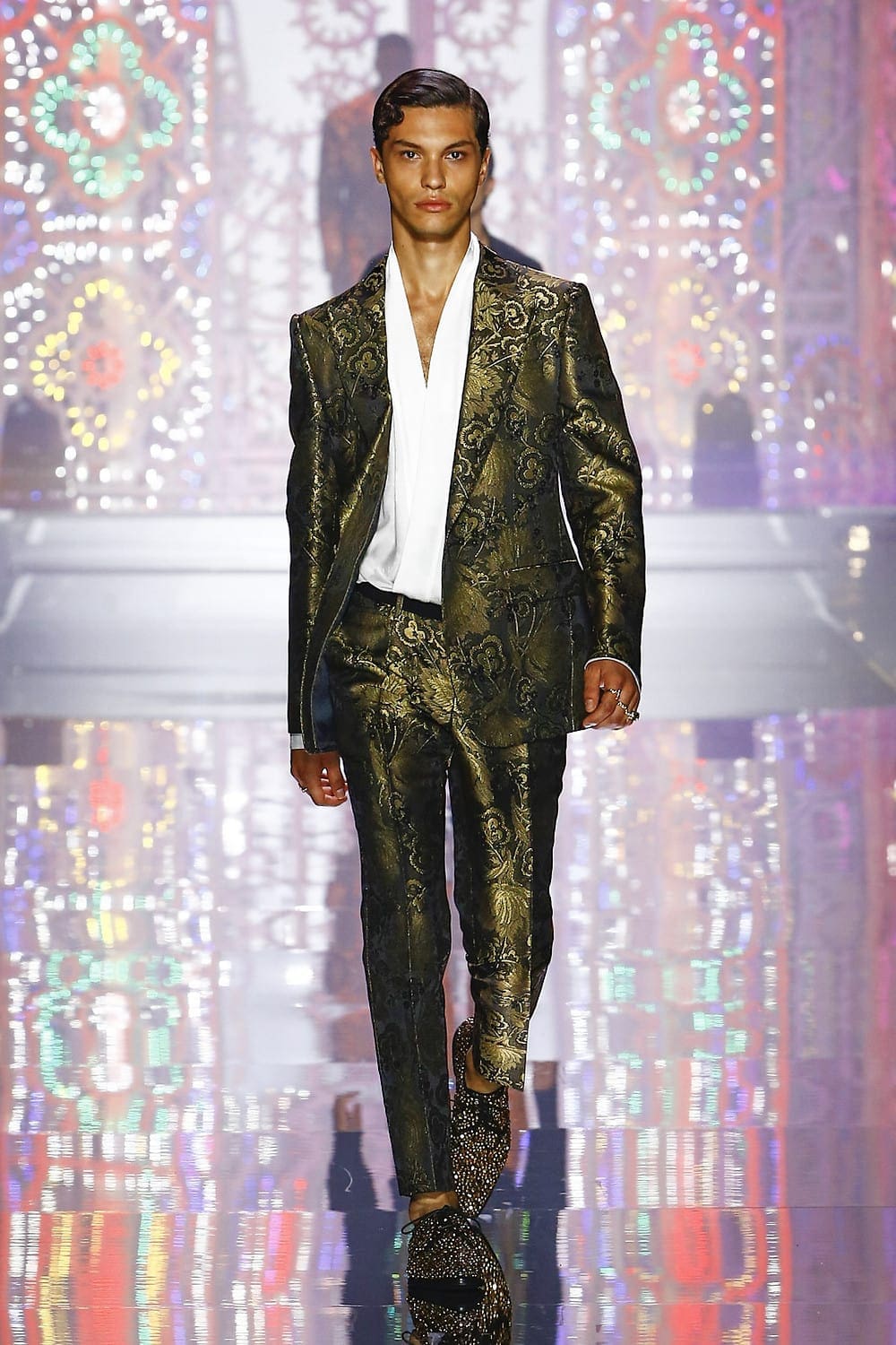Dolce Gabbana Uomo Primavera Estate 2022 Light Therapy by RUNWAY MAGAZINE