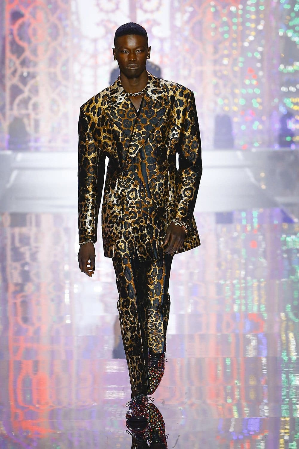 Dolce Gabbana Uomo Primavera Estate 2022 Light Therapy by RUNWAY MAGAZINE
