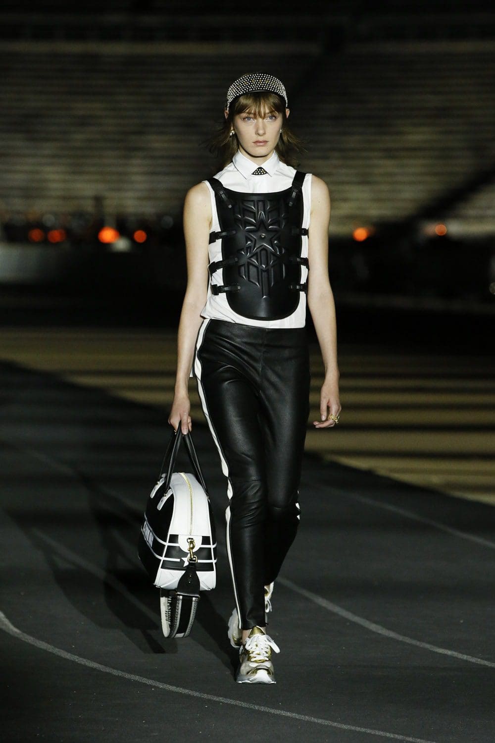 Dior Cruise 2022 Resort por RUNWAY MAGAZINE