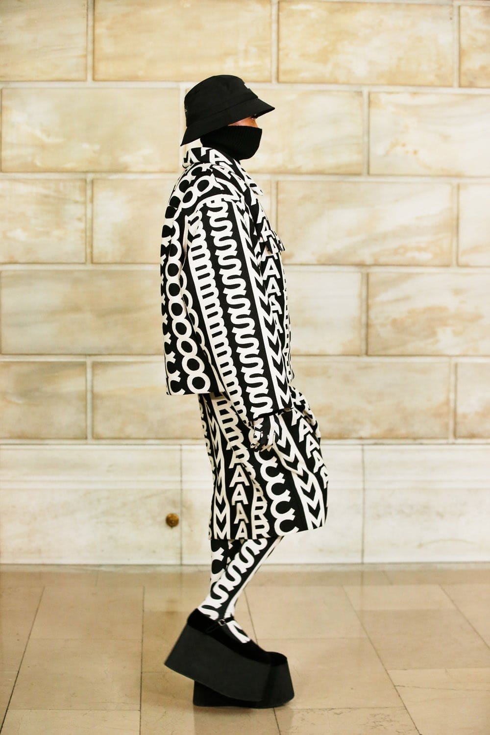 Marc Jacobs Automne Hiver 2021-2022 par RUNWAY MAGAZINE