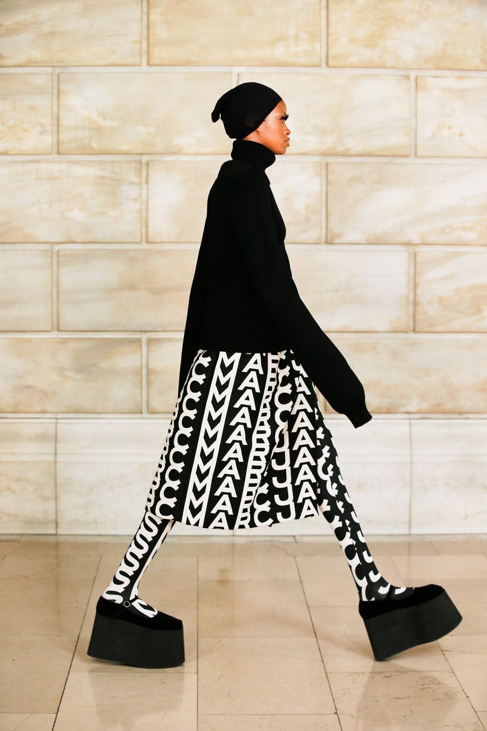 Marc Jacobs Automne Hiver 2021-2022 par RUNWAY MAGAZINE