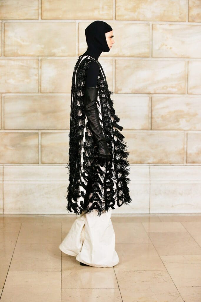 Marc Jacobs Fall Winter 2021-2022 by RUNWAY MAGAZINE