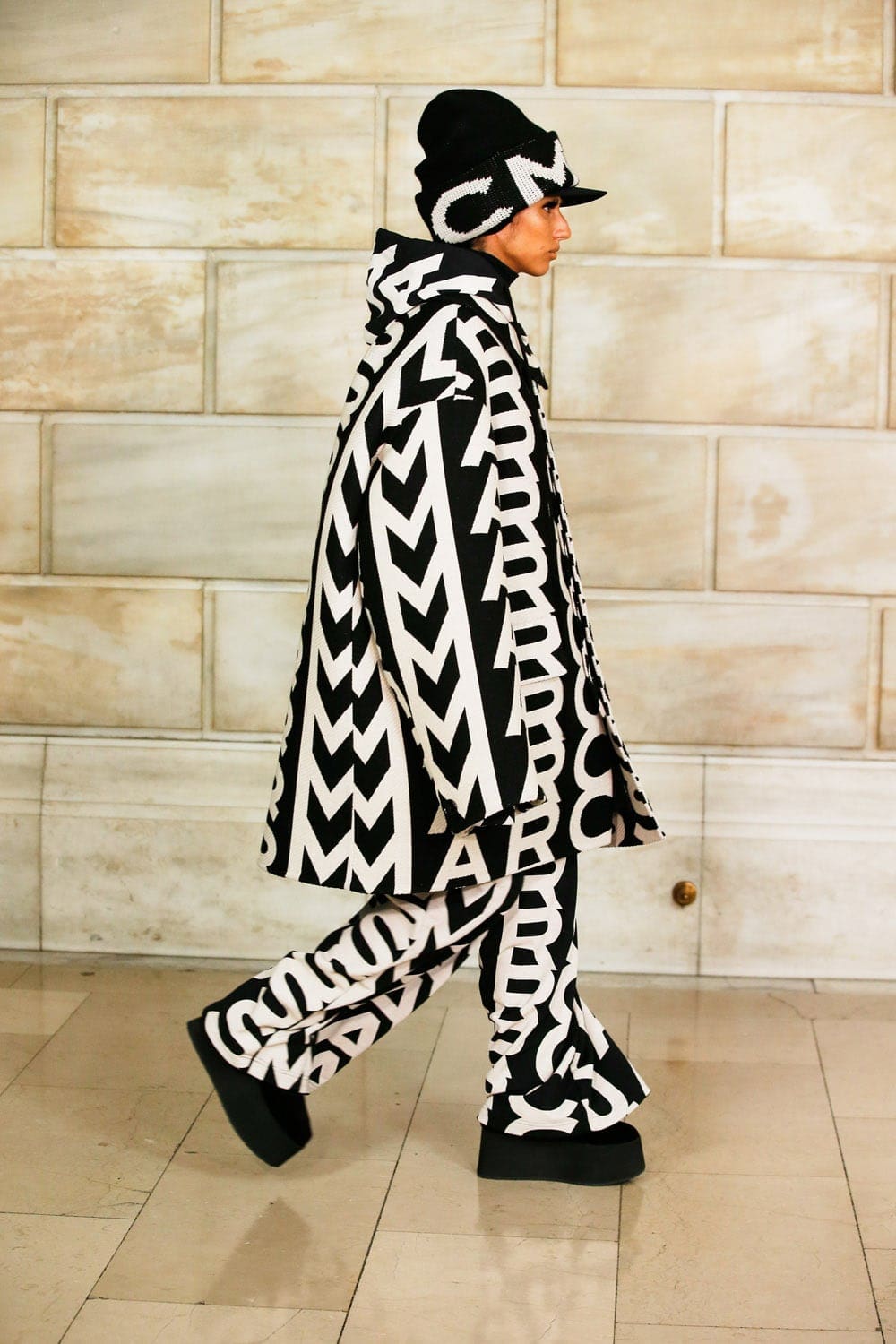 Marc Jacobs Automne Hiver 2021-2022 par RUNWAY MAGAZINE