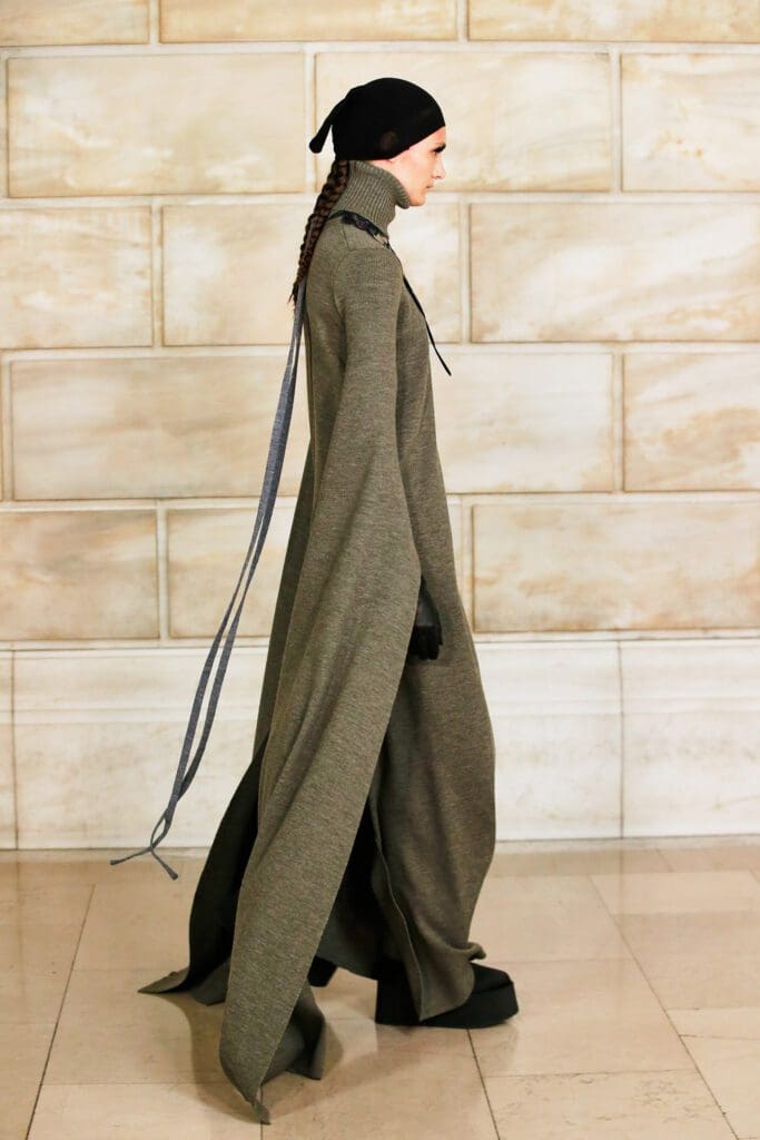 Marc Jacobs Fall Winter 2021-2022 by RUNWAY MAGAZINE