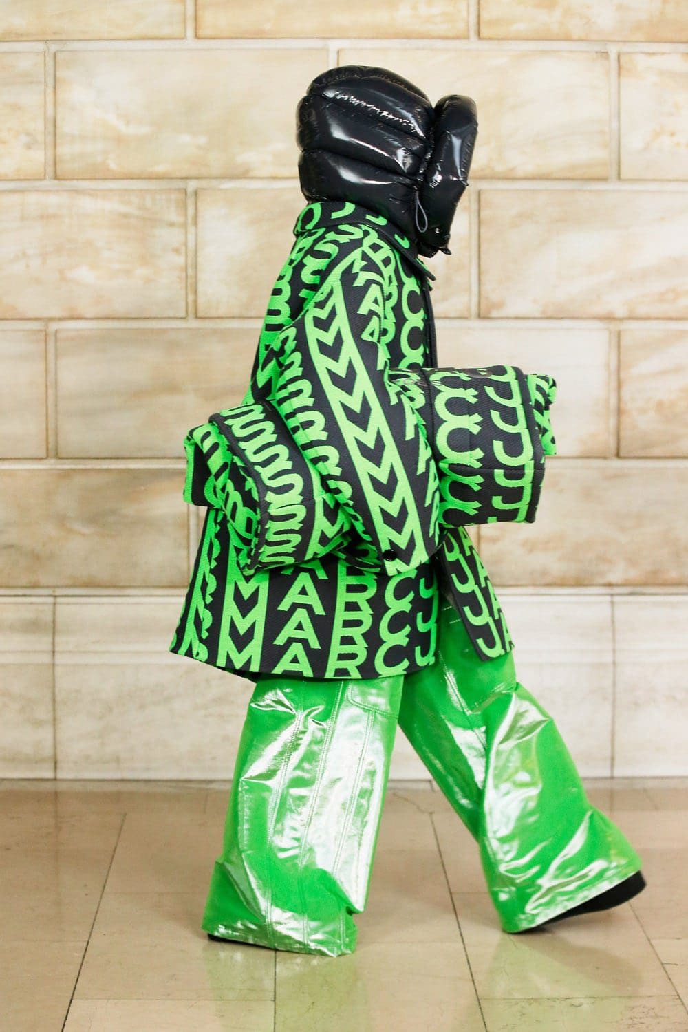 Marc Jacobs Automne Hiver 2021-2022 par RUNWAY MAGAZINE