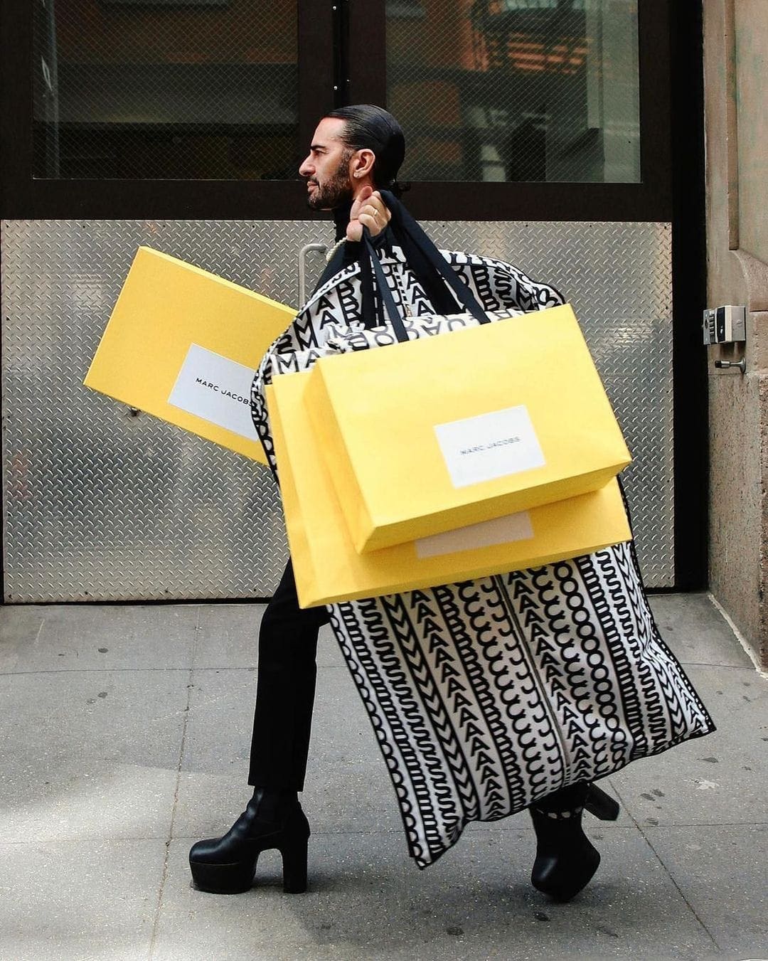 Marc Jacobs Automne Hiver 2021-2022 par RUNWAY MAGAZINE