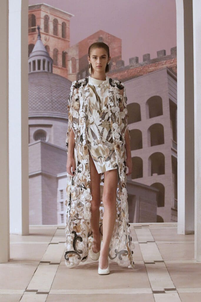 Fendi Haute Couture Automne Hiver 2021-2022 par RUNWAY MAGAZINE