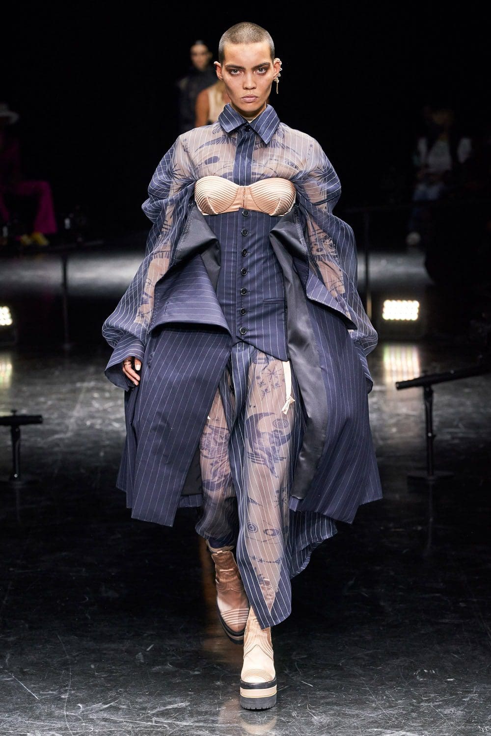 Jean Paul Gaultier x Sacai 的 Chitose Abe Couture 2021-2022 秋冬系列 RUNWAY 杂志