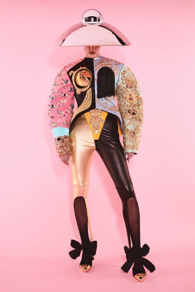 Schiaparelli Haute Couture Autunno Inverno 2021-2022 by RUNWAY MAGAZINE