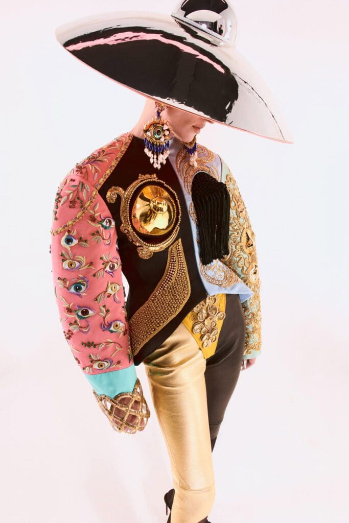 Schiaparelli Haute Couture Autunno Inverno 2021-2022 by RUNWAY MAGAZINE