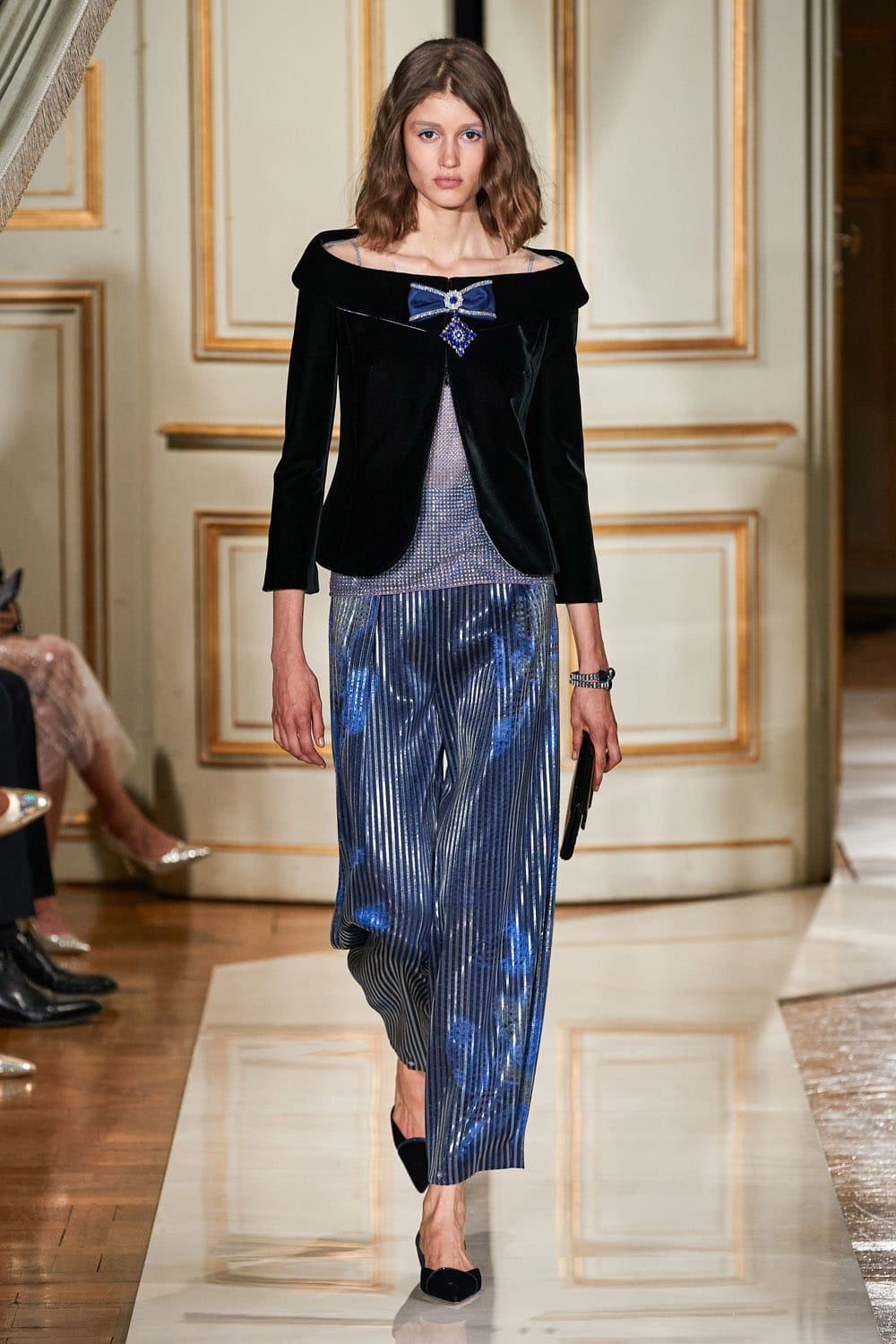 Giorgio Armani Privé Haute Couture Outono Inverno 2021-2022 por RUNWAY MAGAZINE