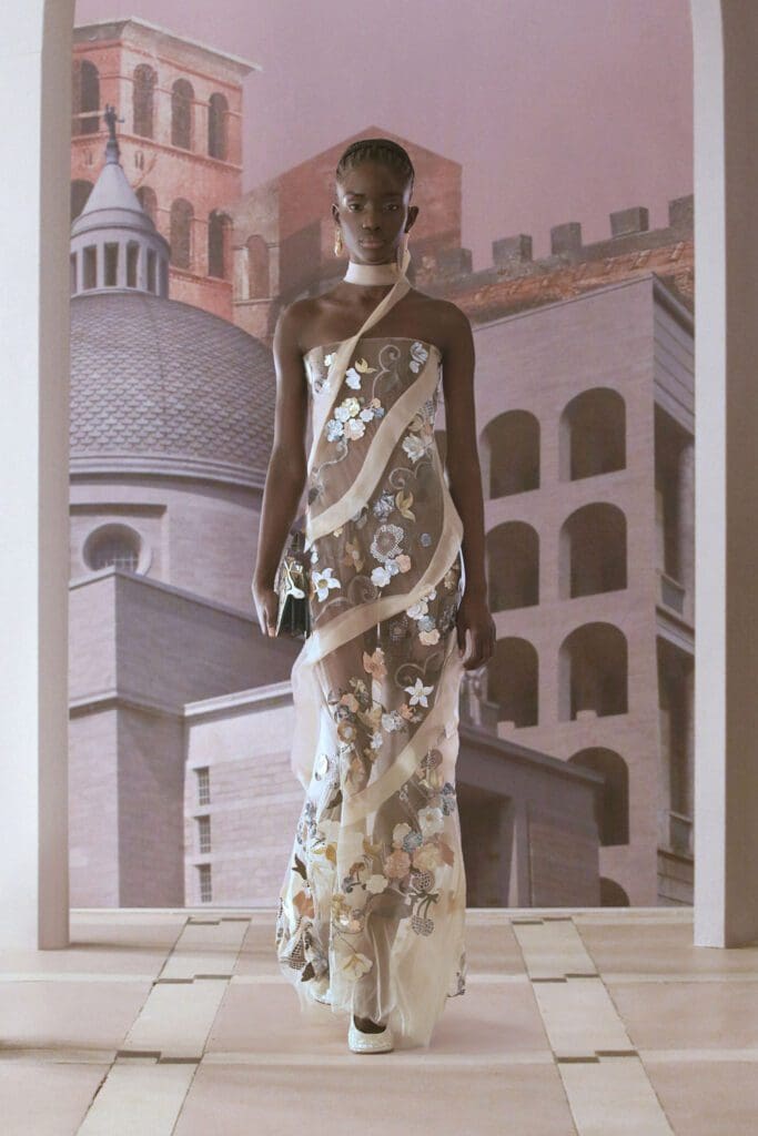 Fendi Haute Couture Automne Hiver 2021-2022 par RUNWAY MAGAZINE