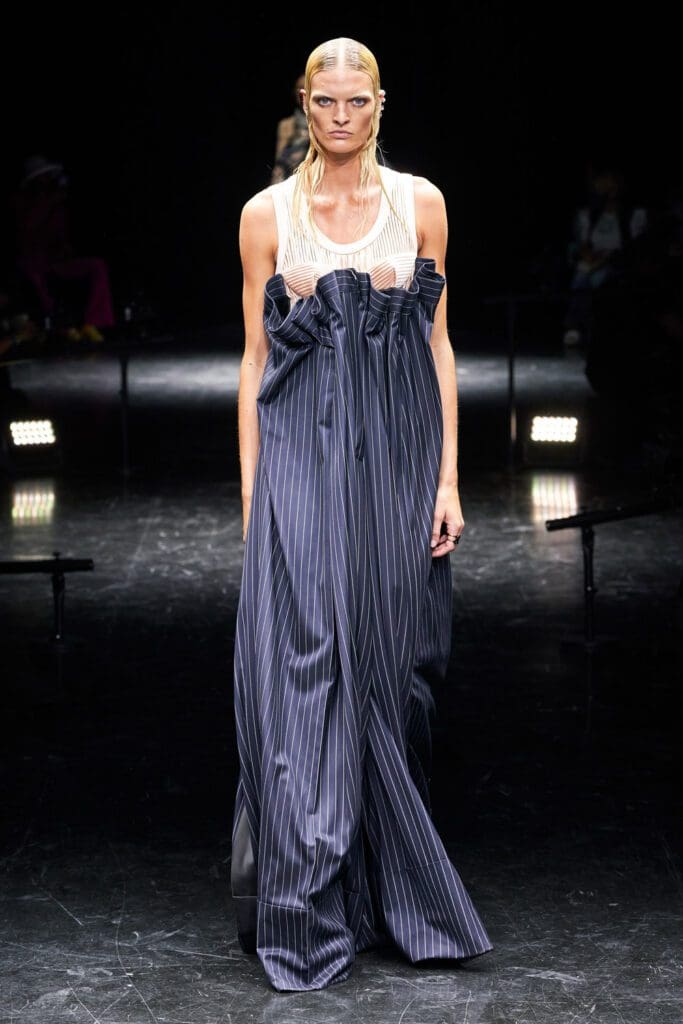 Jean Paul Gaultier x Sacai's Chitose Abe Couture Autunno Inverno 2021-2022 di RUNWAY MAGAZINE