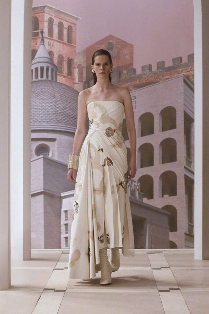 Fendi Haute Couture Automne Hiver 2021-2022 par RUNWAY MAGAZINE