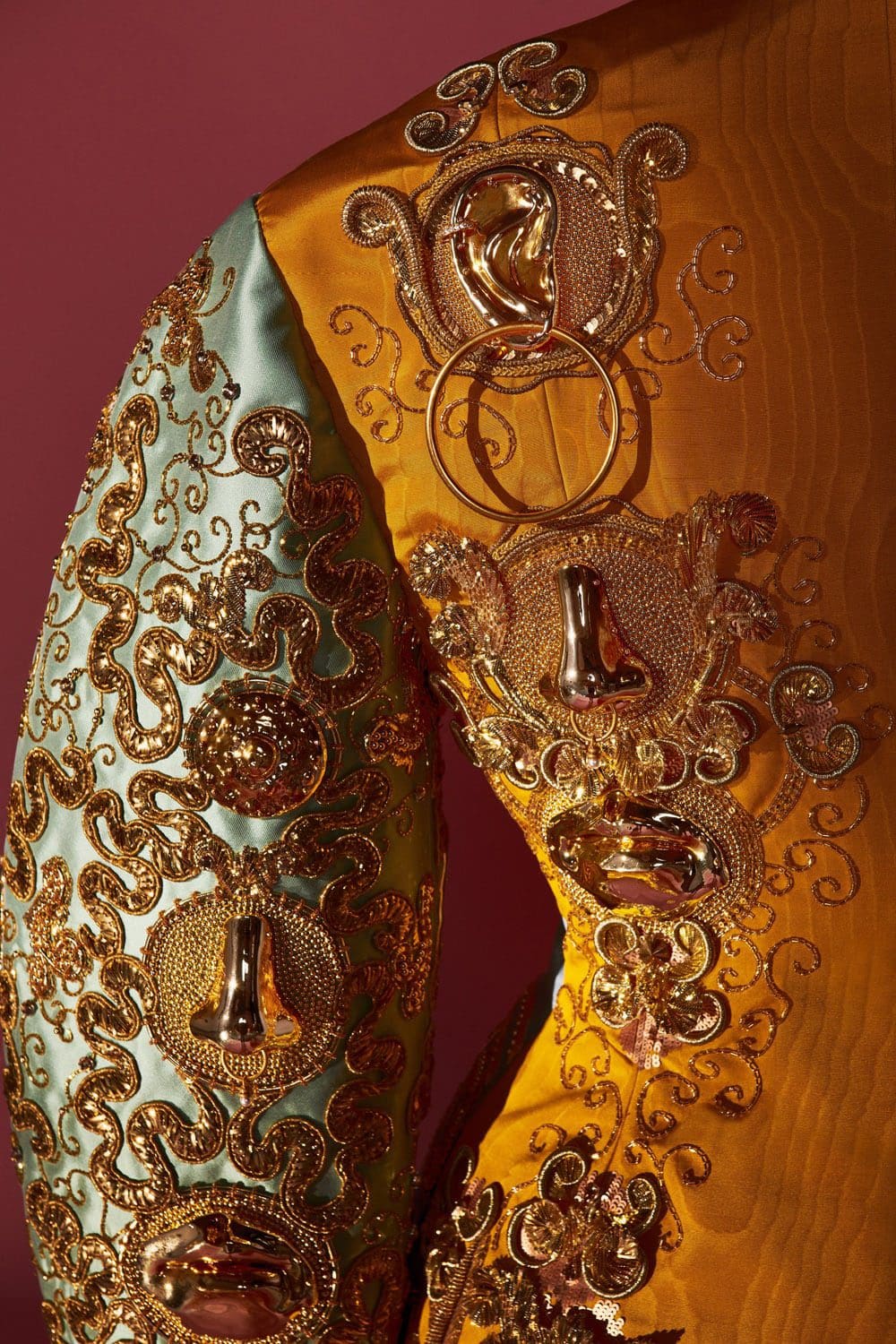 Schiaparelli Haute Couture Automne Hiver 2021-2022 par RUNWAY MAGAZINE