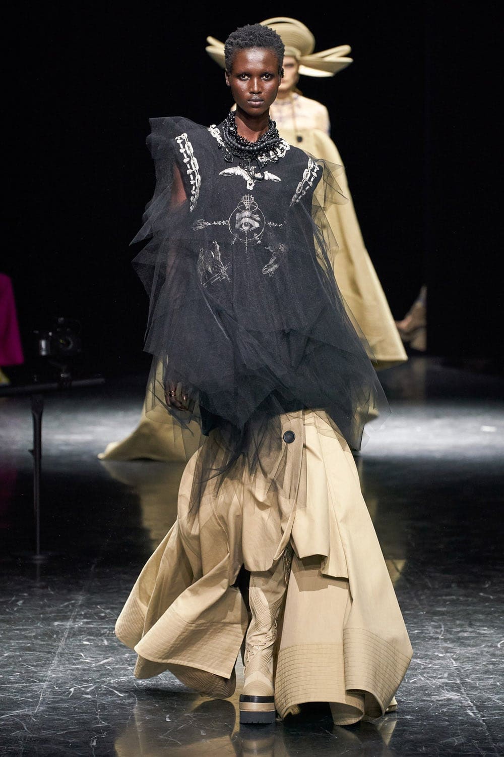 Jean Paul Gaultier x Sacai 的 Chitose Abe Couture 2021-2022 秋冬系列 RUNWAY 杂志
