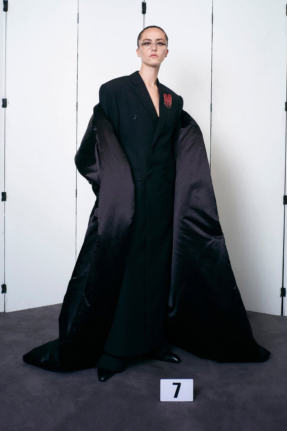 Balenciaga Haute Couture Autunno Inverno 2021-2022 by RUNWAY MAGAZINE