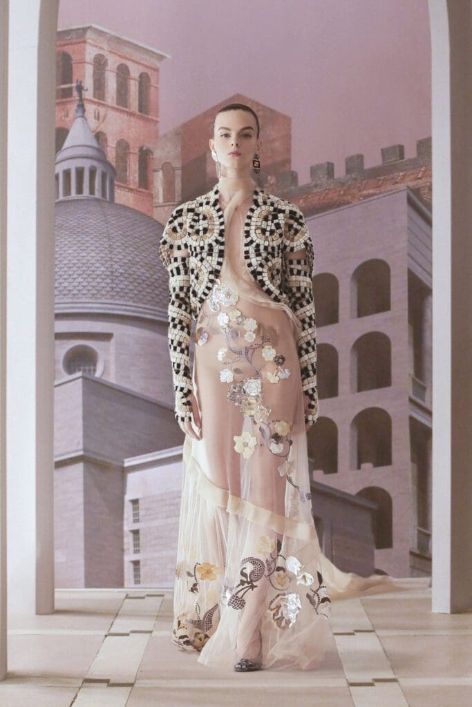 Fendi Haute Couture Automne Hiver 2021-2022 par RUNWAY MAGAZINE