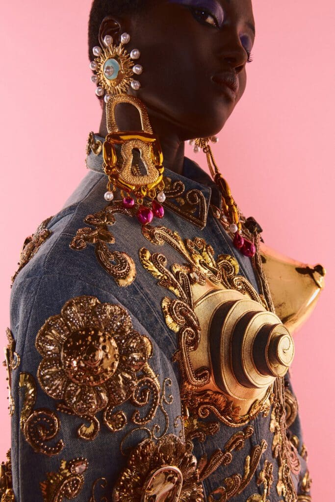 Schiaparelli Haute Couture Autunno Inverno 2021-2022 by RUNWAY MAGAZINE