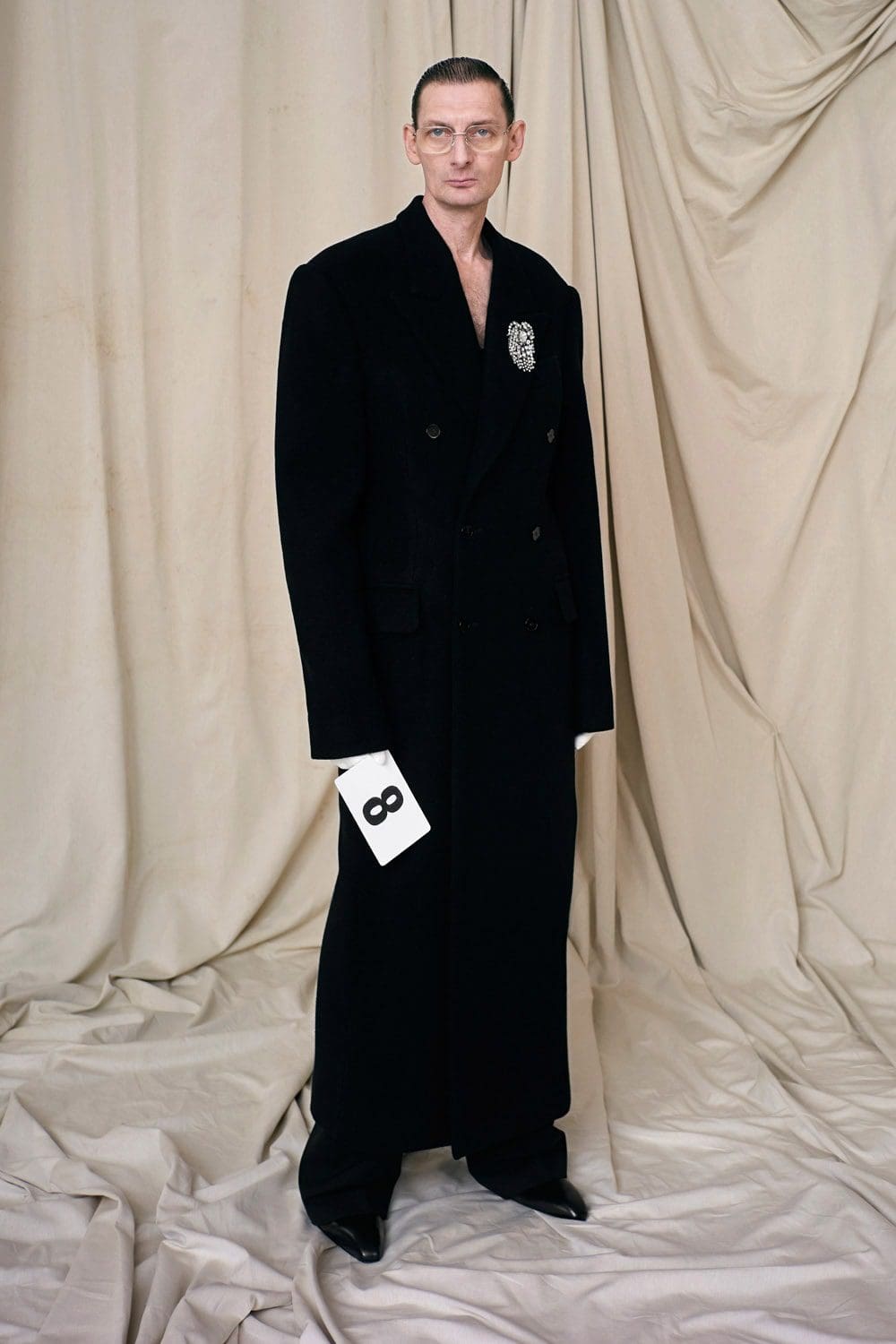 Balenciaga Haute Couture Autunno Inverno 2021-2022 by RUNWAY MAGAZINE