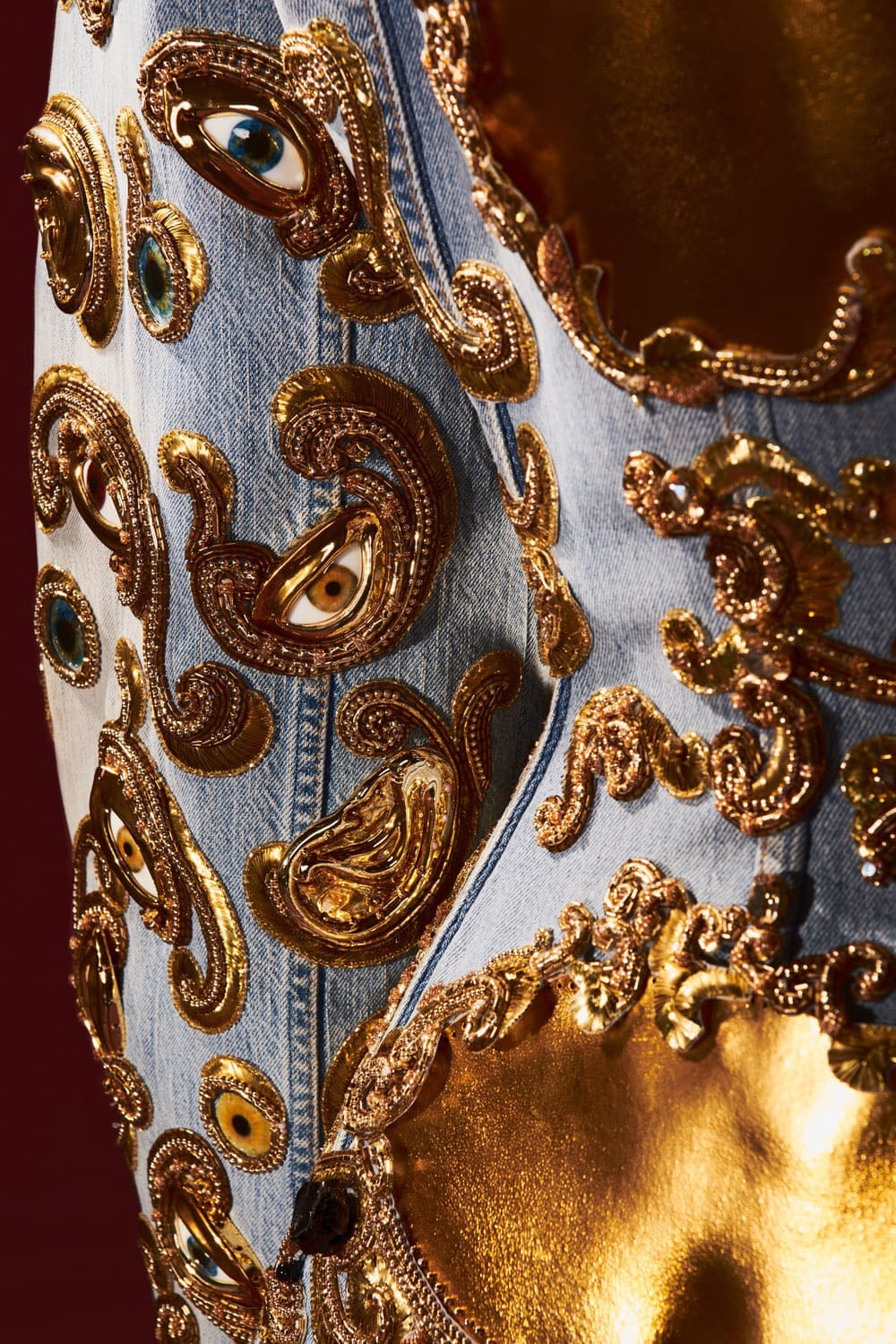 Schiaparelli Haute Couture Automne Hiver 2021-2022 par RUNWAY MAGAZINE