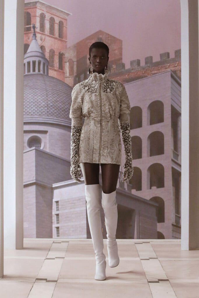 Fendi Haute Couture Automne Hiver 2021-2022 par RUNWAY MAGAZINE