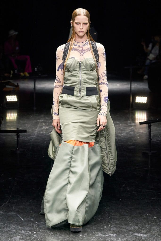Jean Paul Gaultier x Sacai's Chitose Abe Couture Autunno Inverno 2021-2022 di RUNWAY MAGAZINE