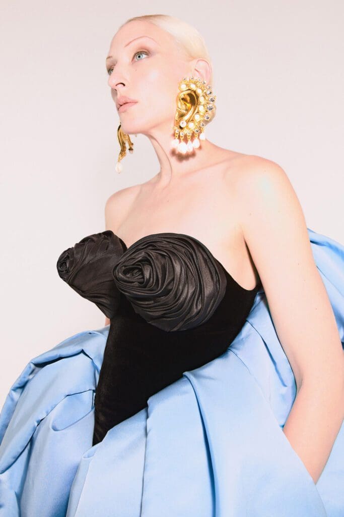 Schiaparelli Haute Couture Autunno Inverno 2021-2022 by RUNWAY MAGAZINE