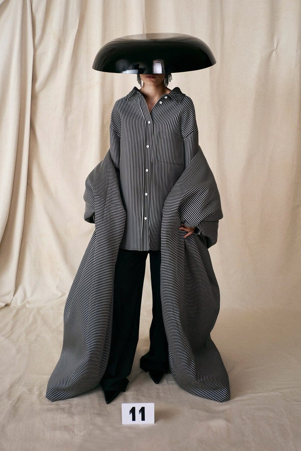 Balenciaga Haute Couture Autunno Inverno 2021-2022 by RUNWAY MAGAZINE